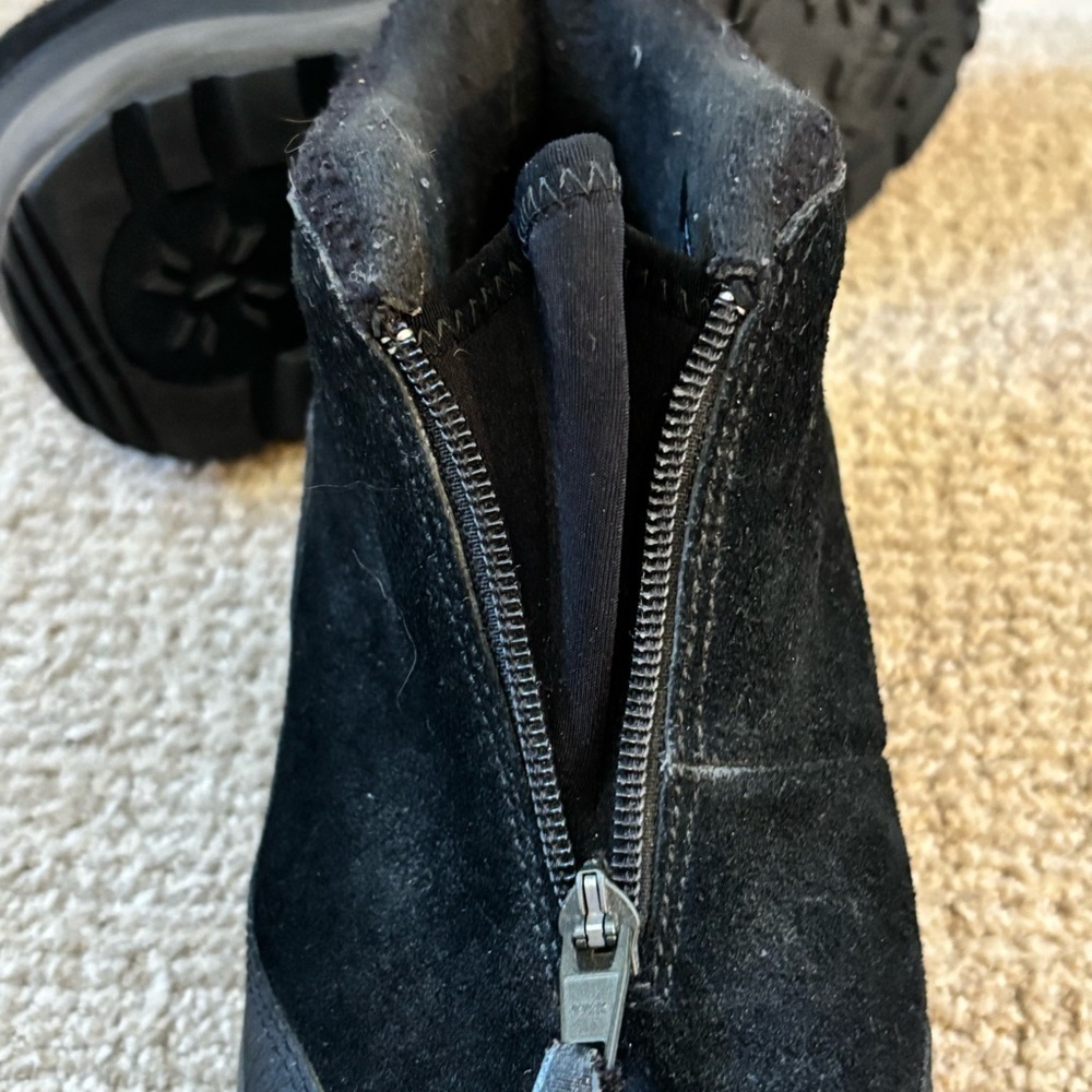 LL Bean Women’s Black Primaloft Boots - size 9 - Picture 8 of 9